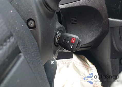 2016 Toyota Corolla S Plus z USA, uszkodzony, nr VIN 5YFBURHE8GP469287